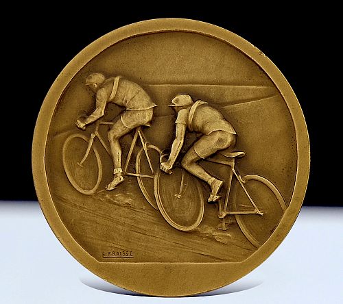 Edouard FRAISSE (1880-1956), « Joueur de football tirant », sculpture